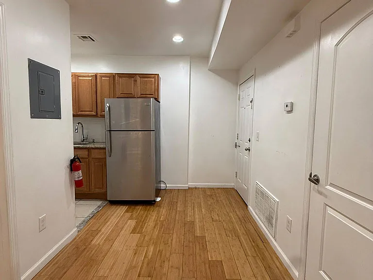 162 University Ave #3F — Photo 1