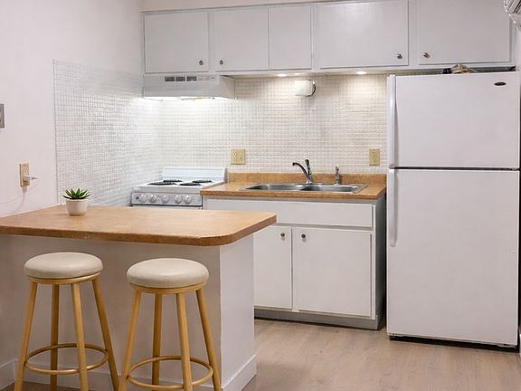 5th image of 206 NW College Ave #210-04