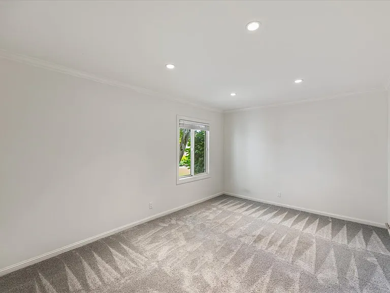 2740 Saint James Rd — Photo 37