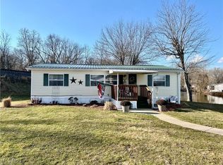412 Compass Cir SE, New Philadelphia, OH 44663