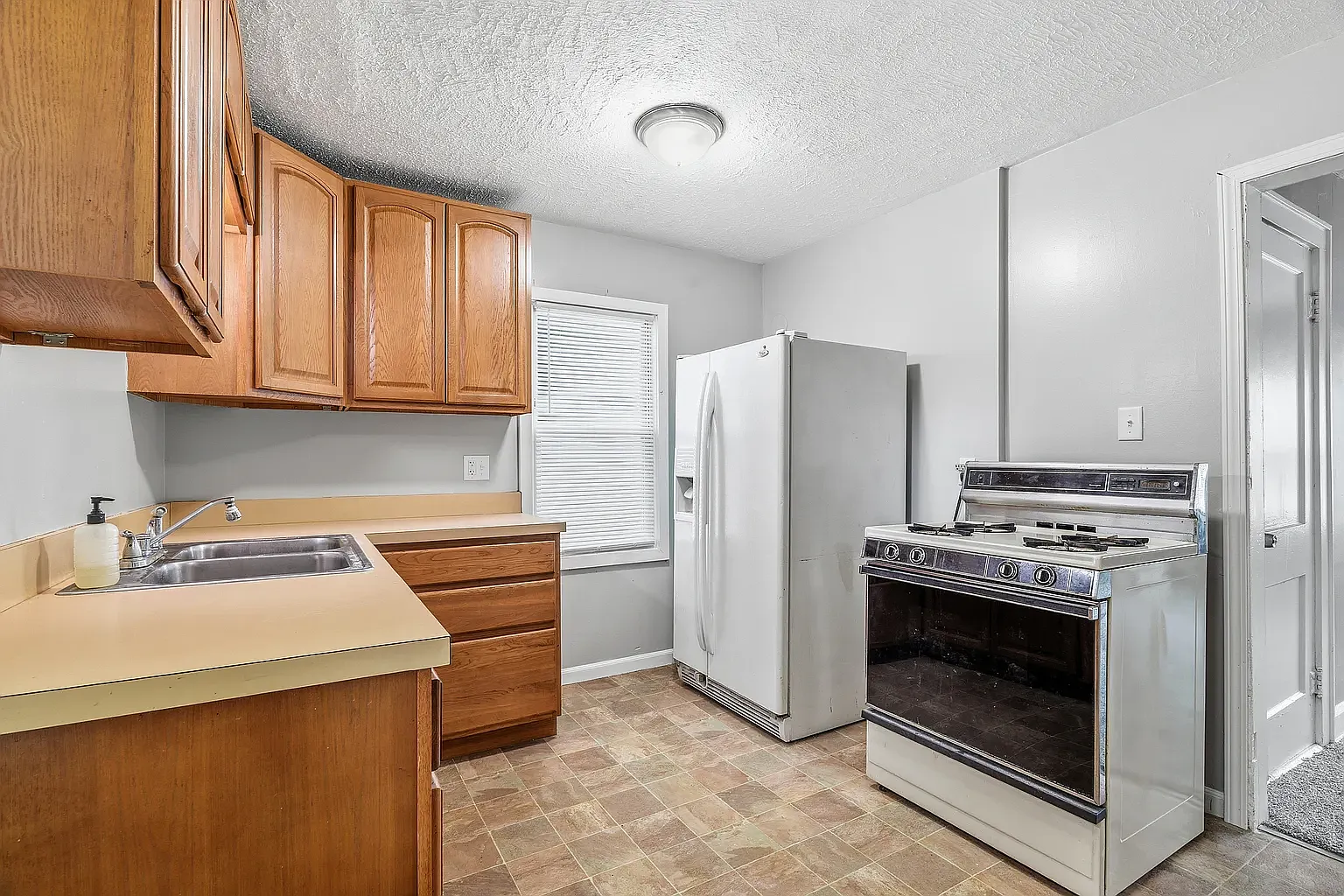 2 bed, 900 sqft, $1,100 — Photo 4