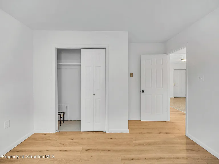 1215 Lori Ln — Photo 16
