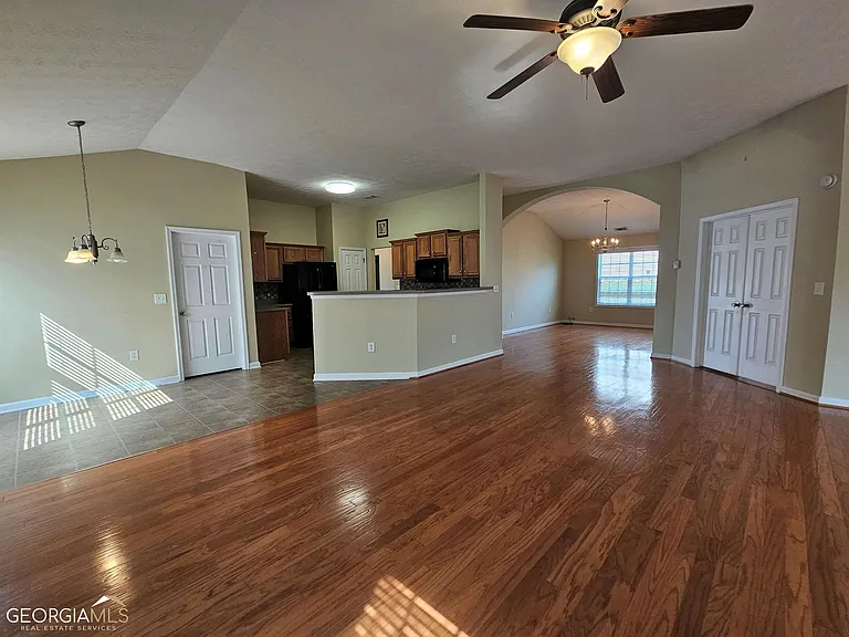 45 Manchester Ln — Photo 6