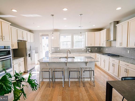 3rd image of 622 Cobbler Pl