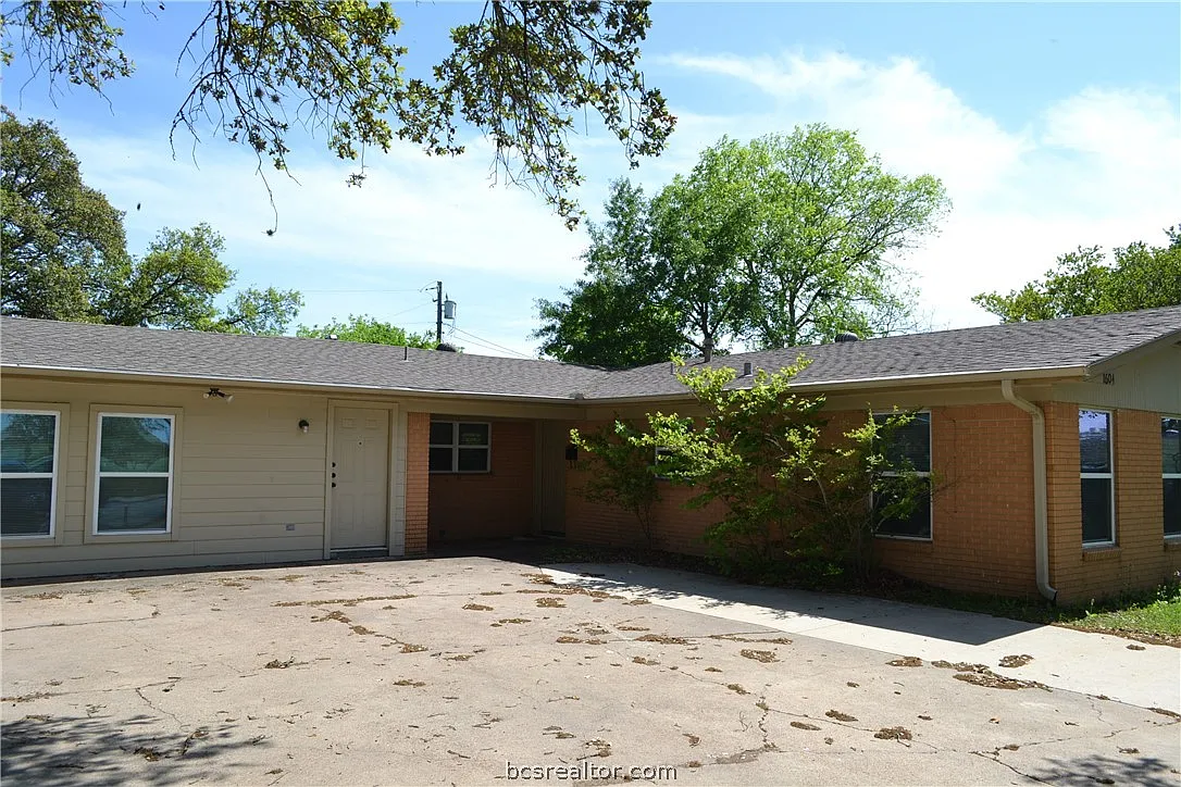 5 bed, 1902 sqft, $2,655 — Photo 1