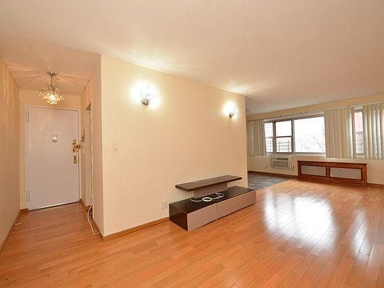 2nd image of 2925 W 5th St