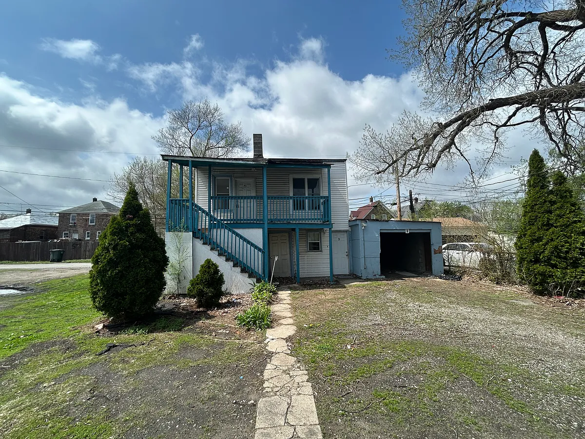 Building Photo - 5716 Calumet Ave #4