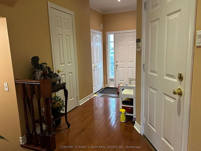 558 Lumberton Cres — Photo 3