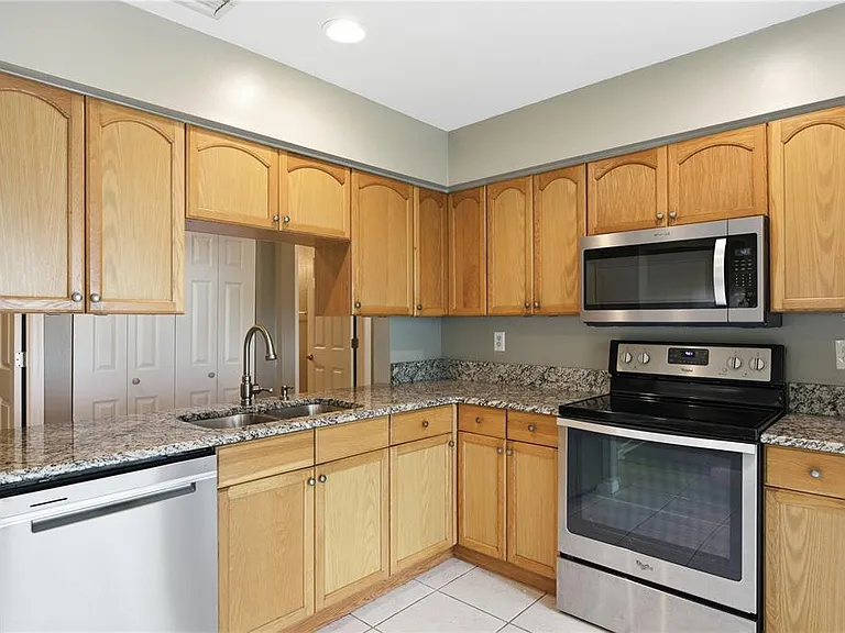 2914 Cypress Green Dr — Photo 13