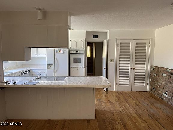 3rd image of 530 E FAIRMONT Drive