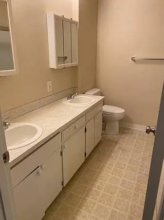 2 bed, 850 sqft, $1,300 — Photo 2