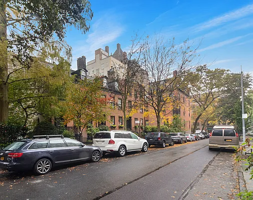 Rented by SERHANT. | media 16