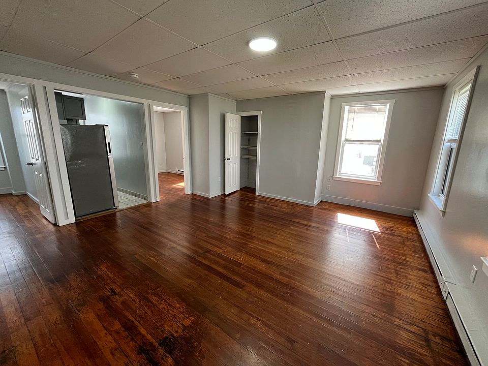 1st image of 558 Plymouth Ave #1R