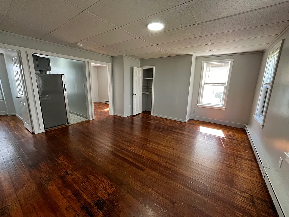 558 Plymouth Ave #1R