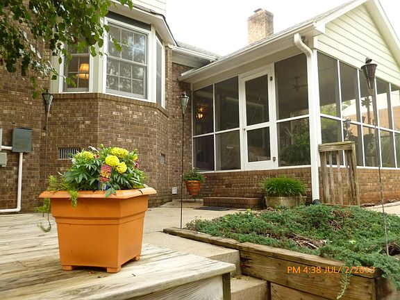4th image of 528 Cambridge Dr