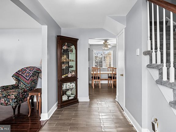 5th image of 207 Farmington Rd