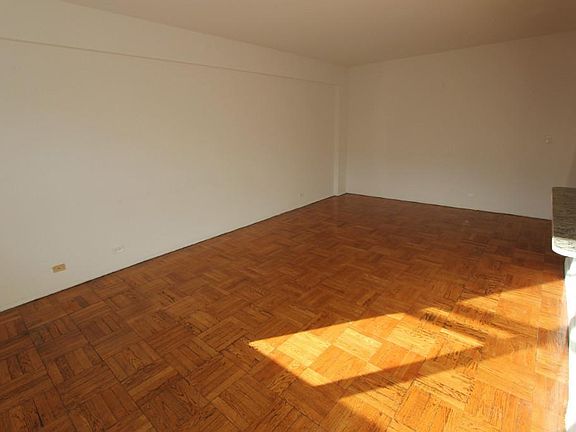 3rd image of 10106 67th Dr APT 5C