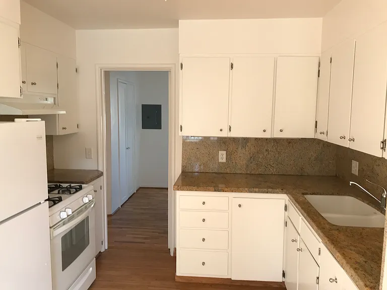 828 Sinex Ave #1 — Photo 2