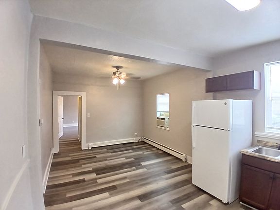 2nd image of 1107 Agate Pl APT B