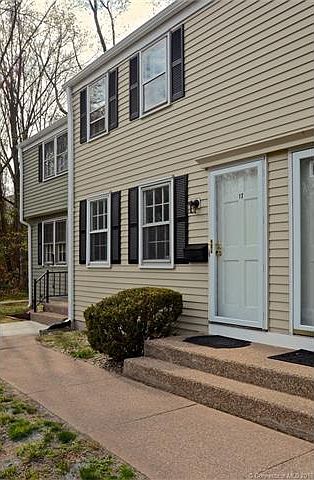 1st image of 17 Boxwood Ln #17