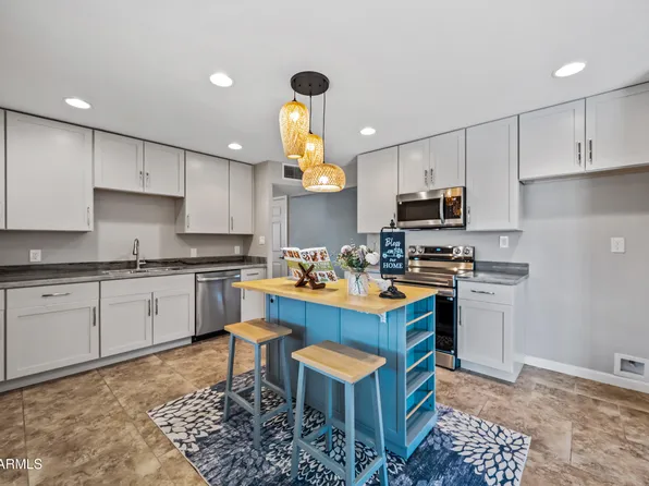 2320 W FREEWAY Lane, Phoenix, AZ 85021