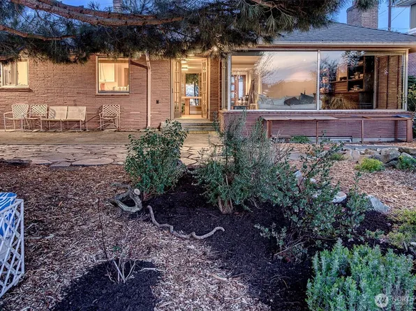5655 49th Avenue SW, Seattle, WA 98136