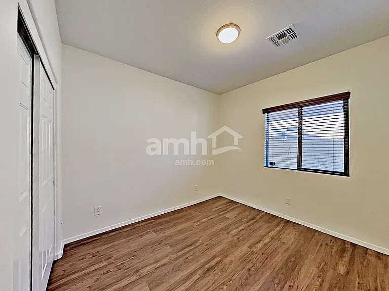 19427 W Woodlands Ave — Photo 15