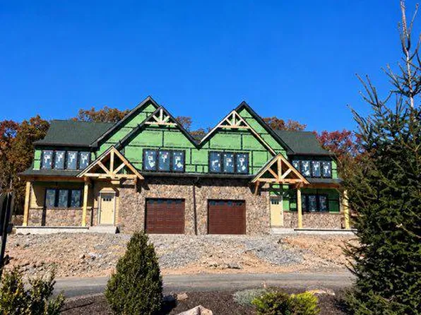 35 Woodsbluff Ct, Lake Harmony, PA 18624
