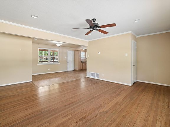 5th image of 2604 Globe Ave