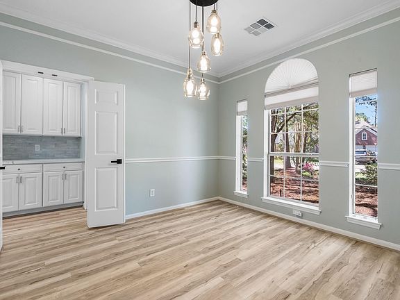 4th image of 38 Terraglen Dr