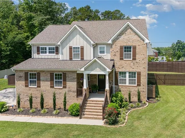 3082 Cascade Dr, Burlington, NC 27217