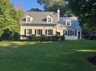 10 Monfort Dr, Huntington, NY 11743