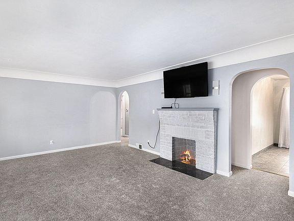 5th image of 4030 Zygmunt Dr