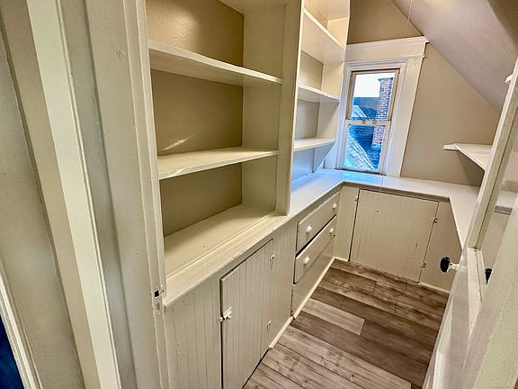 4th image of 233 Cooke St #3