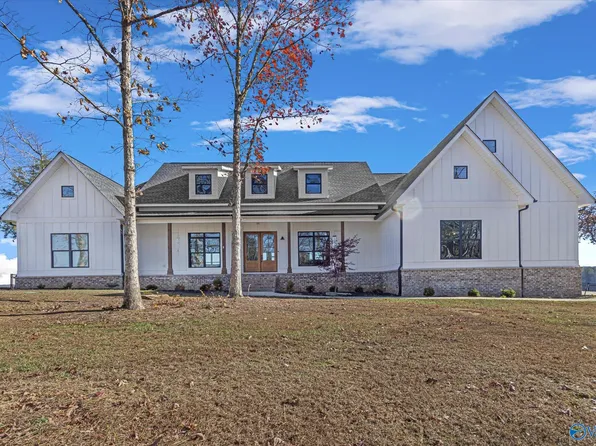 281 Kennemer Dr, Laceys Spring, AL 35754