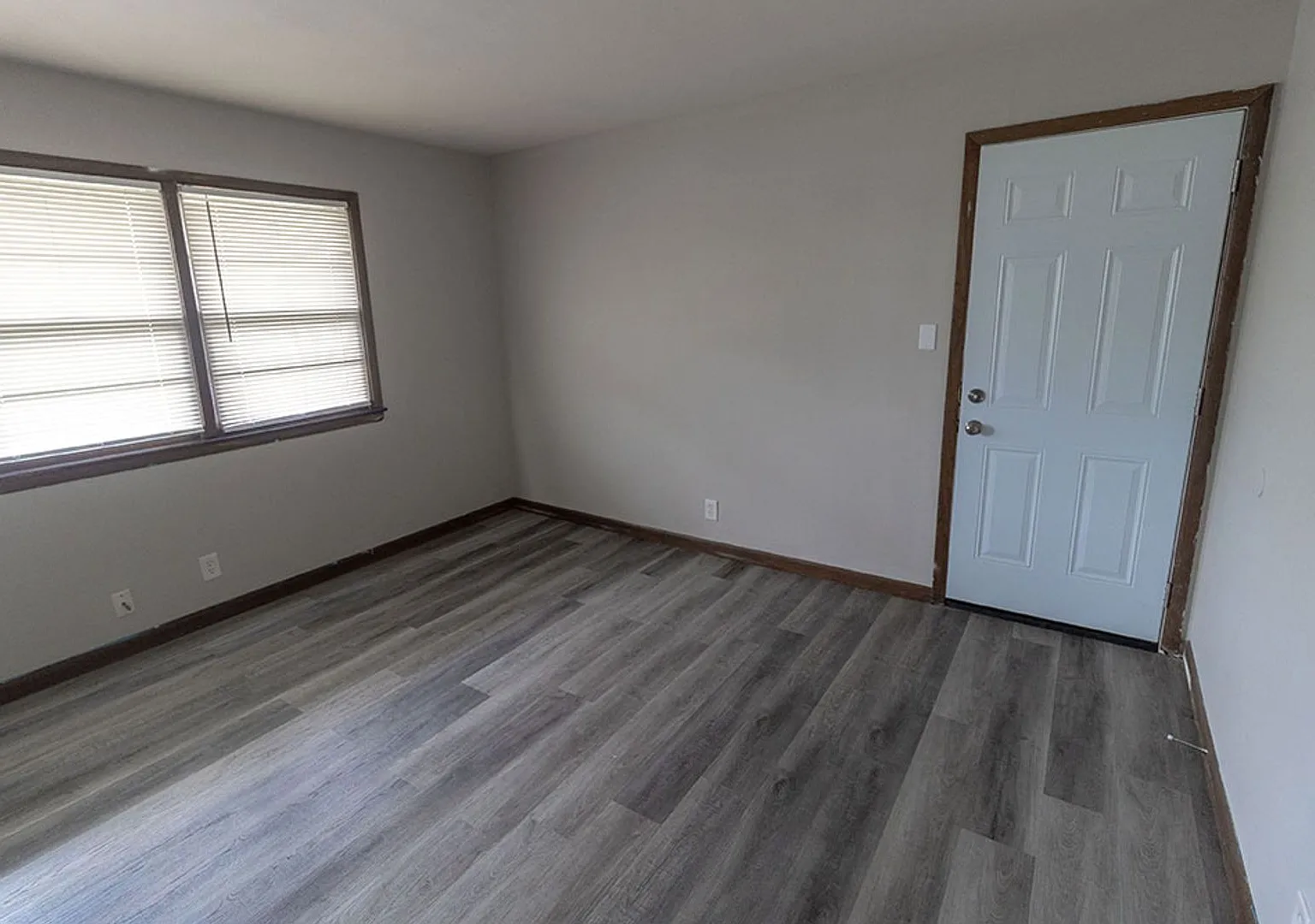 1804 Sylvan Ln — Photo 3