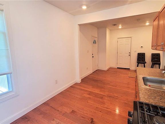 3rd image of 607 Washington Ave #5