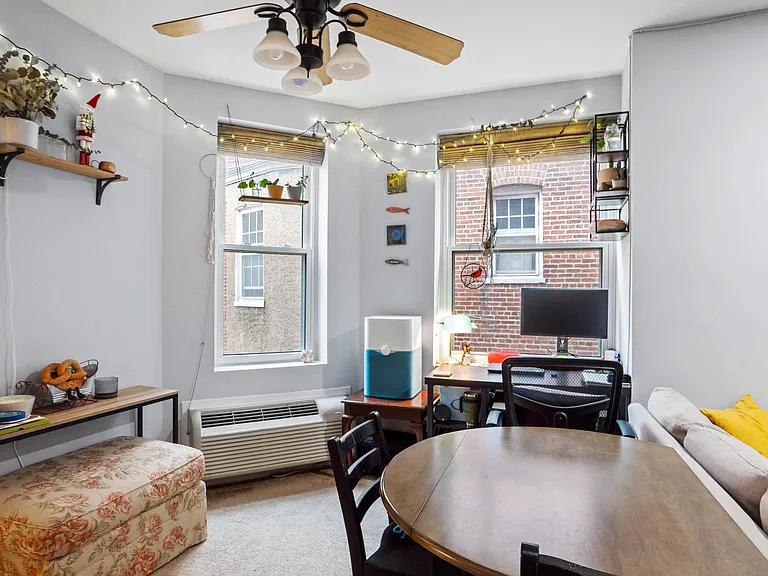 Flexible dining/entertainment space