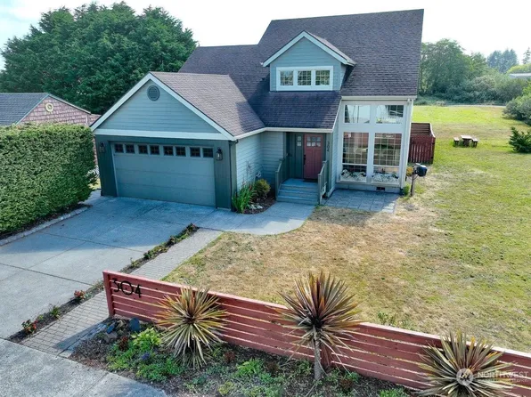 304 Washington Avenue NE, Long Beach, WA 98631