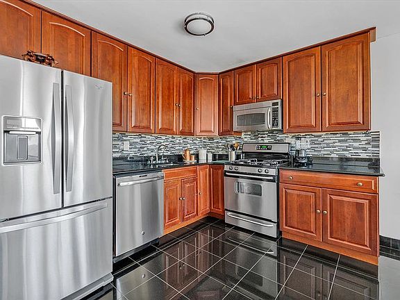 3rd image of 1 Bay Club Dr APT 11M