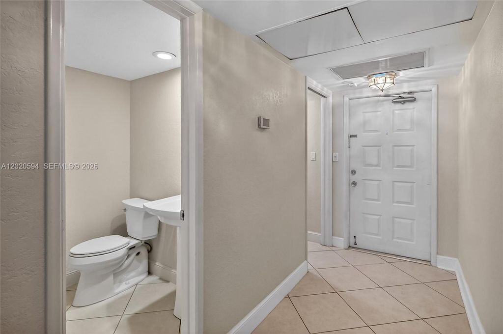 4015 W Palm Aire Dr APT 502, photo 4