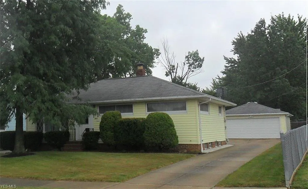 10911 Aaron Dr photo 1