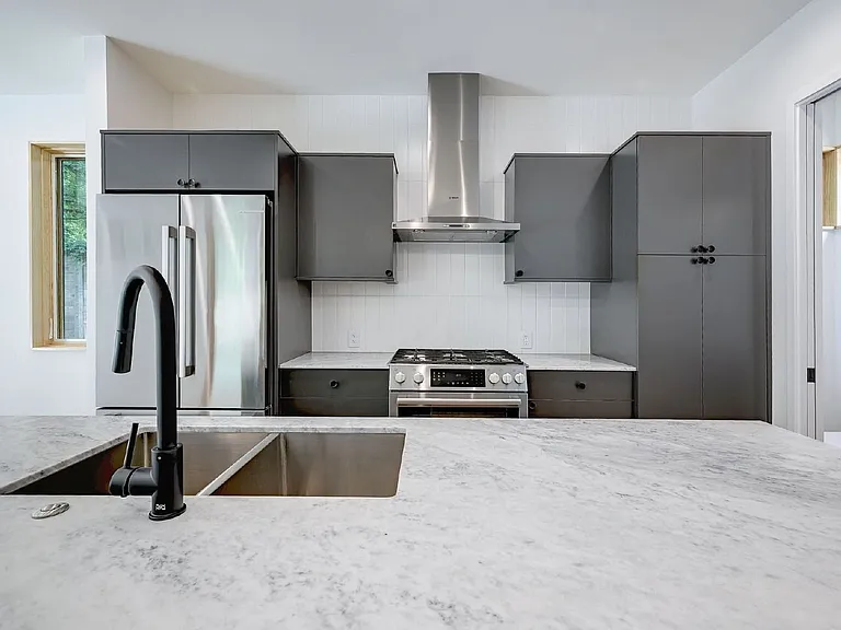 1411 Haskell St #4 — Photo 11