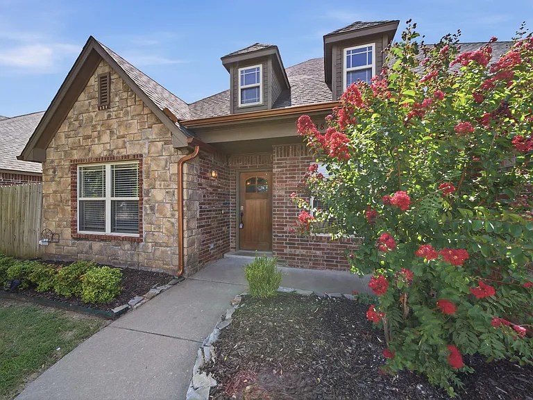 14738 Courtney Dr — Photo 3