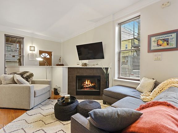 3rd image of 1114 N Paulina St APT 1R