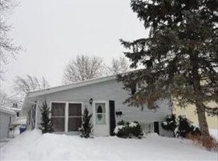 440 Tulsa Ave, Carpentersville, IL 60110