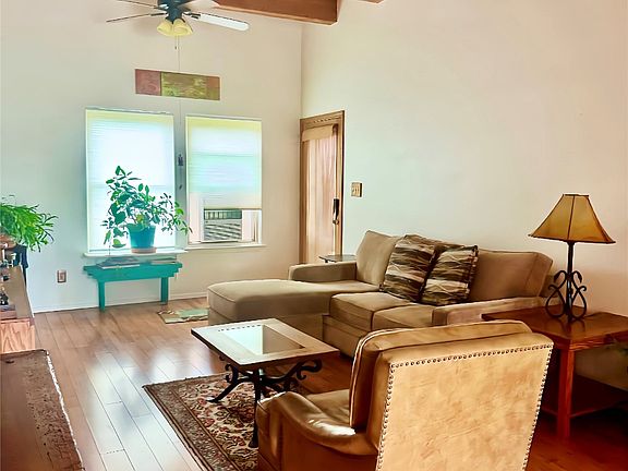 3rd image of 1084 Avenida Linda
