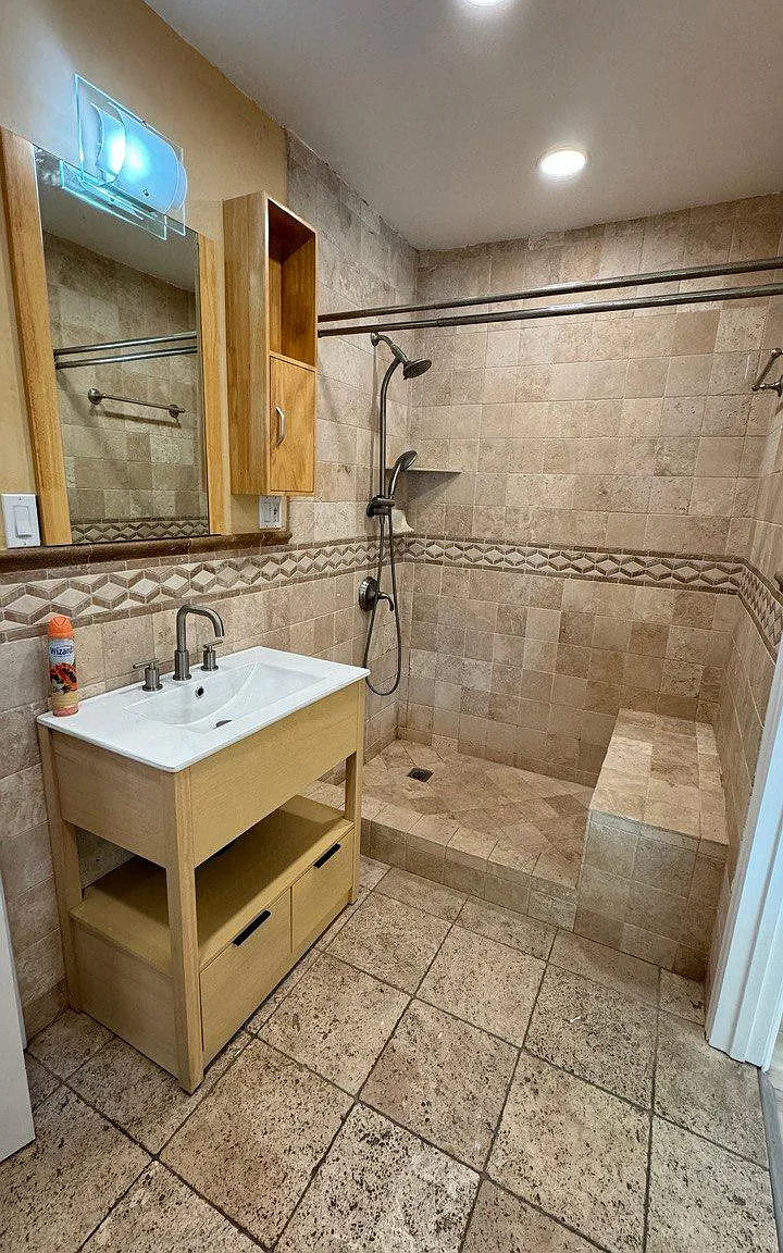 3 bed, 2436 sqft, $5,499 — Photo 3