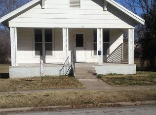 314 N 6th St, Neodesha, KS 66757