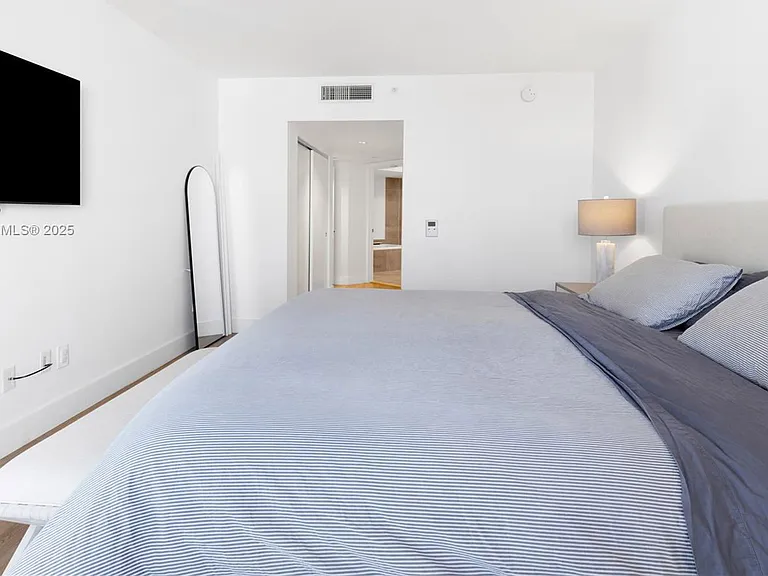 21055 Yacht Club Dr #2203 — Photo 15